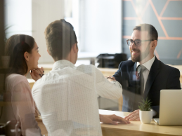 איך תגרום לבנקאי לעזור עם תזרים המזומנים